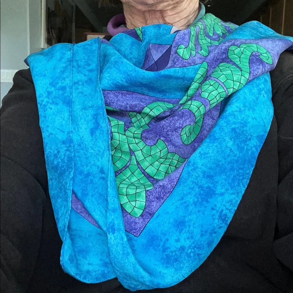 Signed silk Italian SCARF - Picture 12 of 14